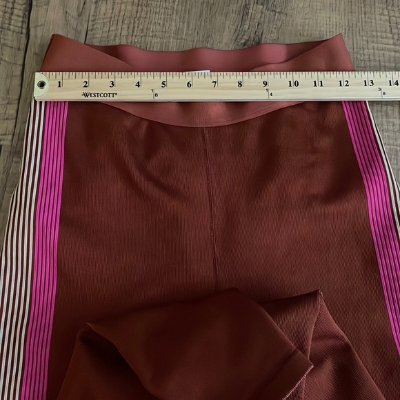 Ultra High-Waisted Seamless Stripe Legging Med fabletics Java - Picture 12 of 14